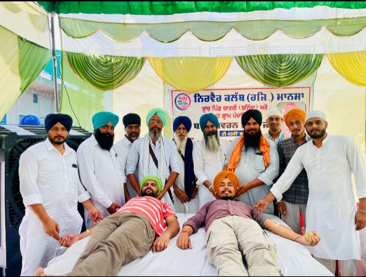Blood donation camp was organized on the occasion of Akhand Path dedicated to the death anniversary of great ancestors.